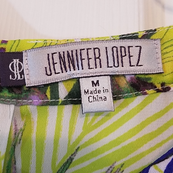 Button back blouse - Picture 3 of 3